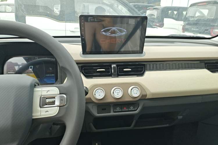 Used Chery QQ Ice Cream 2025 205km Qi Energy Version Audio And AC Panel