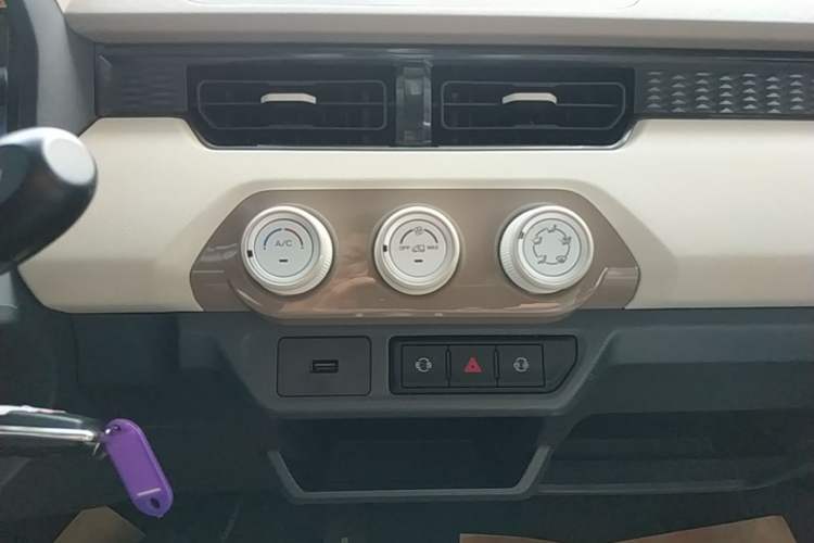 Used Chery QQ Ice Cream 2025 155km Sundae Edition Audio And AC Panel