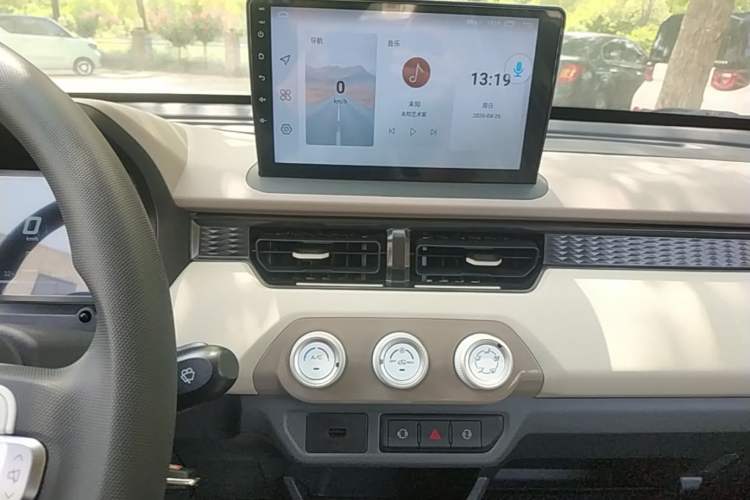 Used Chery QQ Ice Cream 2025 205km Qi Energy Version Audio And AC Panel