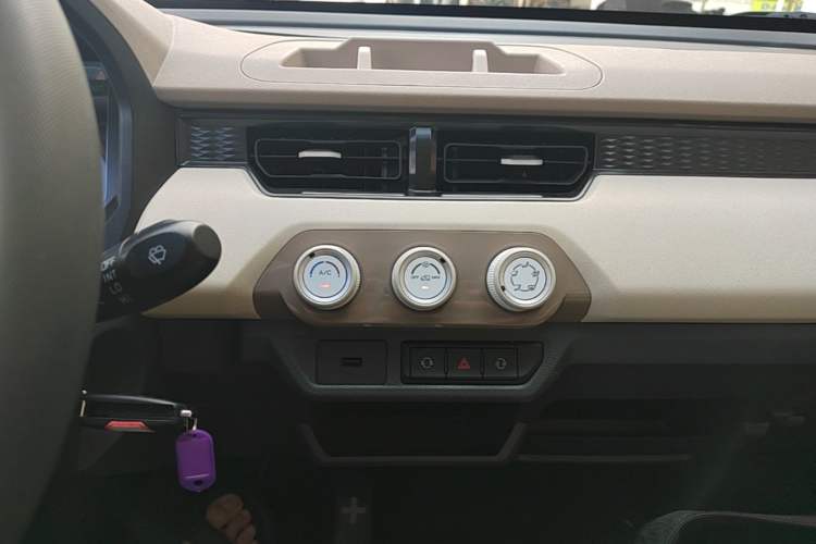 Used Chery QQ Ice Cream 2025 155km Sundae Edition Audio And AC Panel