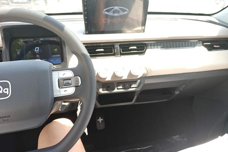 Used Chery QQ Ice Cream 2025 205km Qi Energy Version Audio And AC Panel