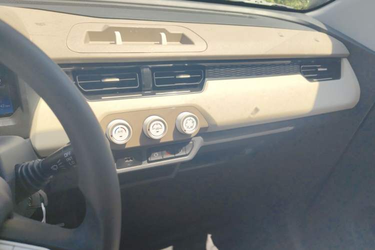 Used Chery QQ Ice Cream 2025 Model 205km Sundae Edition Audio And AC Panel
