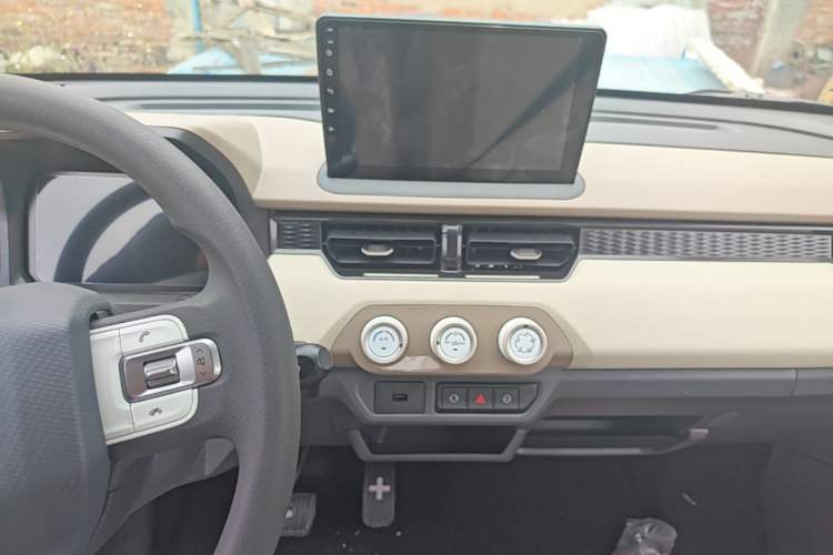 Used Chery QQ Ice Cream 2025 205km Qi Energy Version Audio And AC Panel