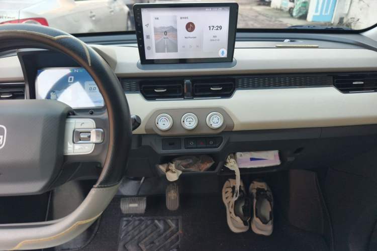 Used Chery QQ Ice Cream 2025 205km Qi Energy Version Audio And AC Panel