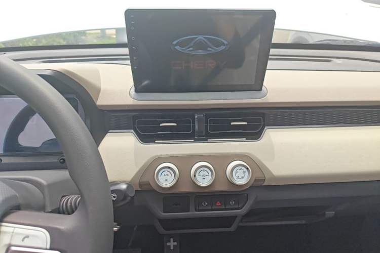 Used Chery QQ Ice Cream 2025 205km Qi Energy Version Audio And AC Panel