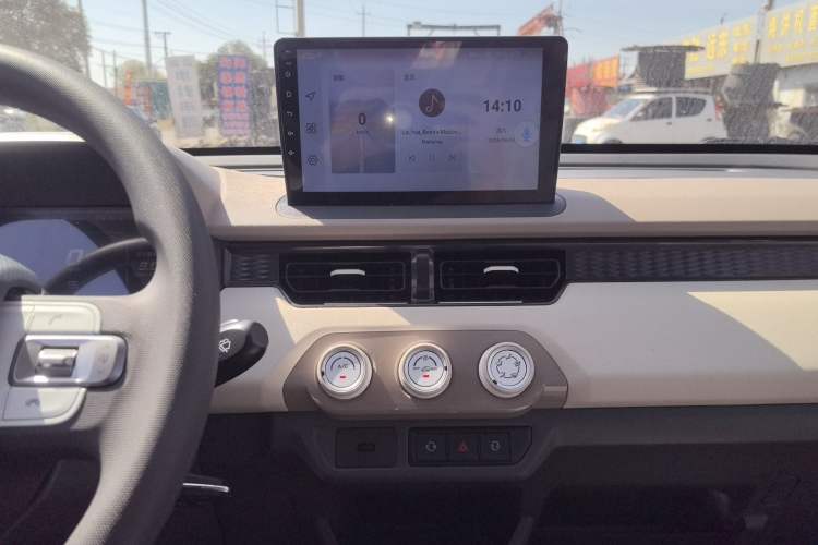Used Chery QQ Ice Cream 2025 205km Qi Energy Version Audio And AC Panel