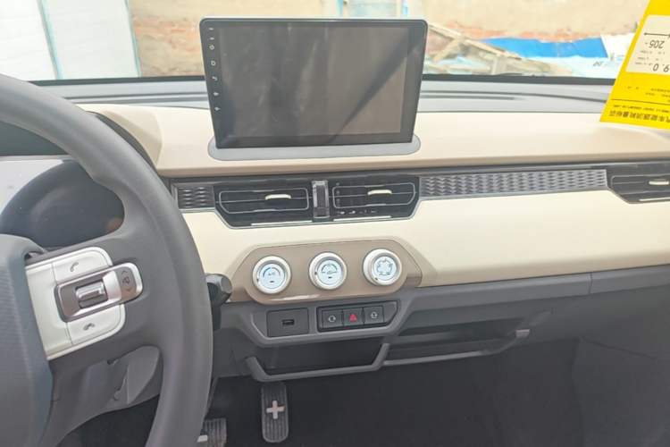 Used Chery QQ Ice Cream 2025 205km Qi Energy Version Audio And AC Panel