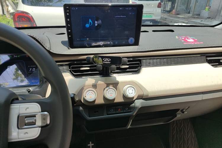Used Chery QQ Ice Cream 2025 205km Qi Energy Version Audio And AC Panel