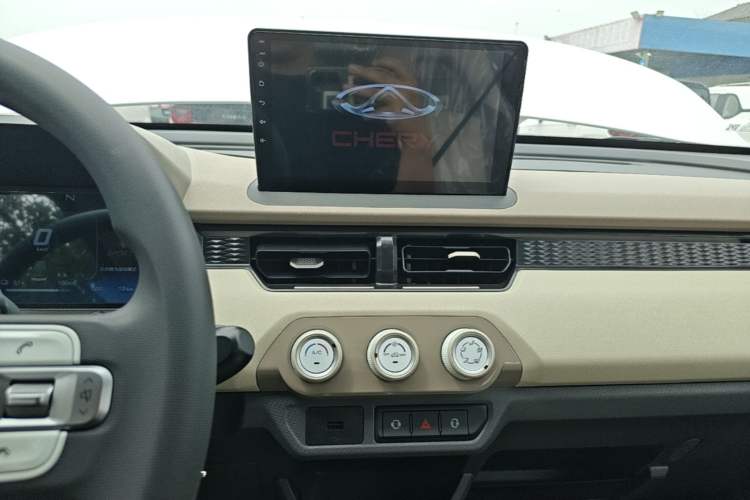 Used Chery QQ Ice Cream 2025 205km Qi Energy Version Audio And AC Panel