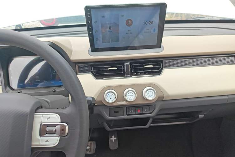 Used Chery QQ Ice Cream 2025 205km Qi Energy Version Audio And AC Panel