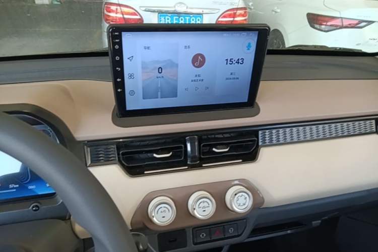 Used Chery QQ Ice Cream 2025 205km Qi Energy Version Audio And AC Panel