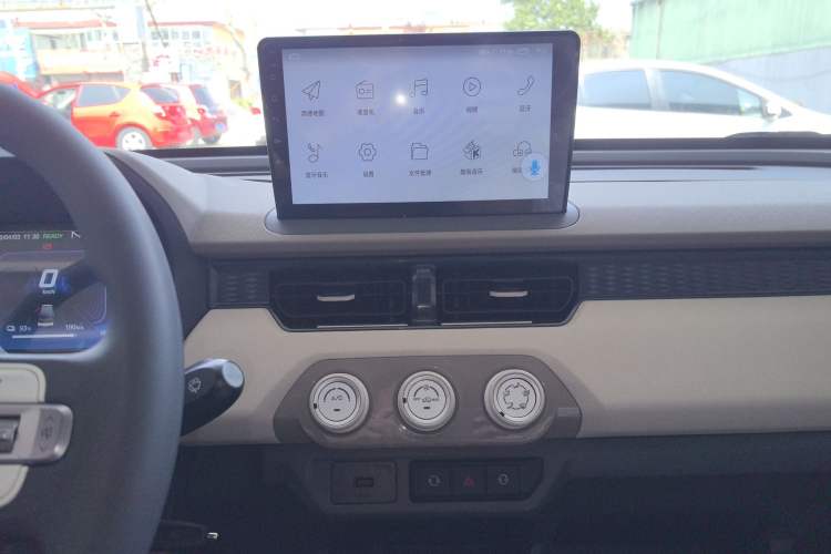 Used Chery QQ Ice Cream 2025 205km Qi Energy Version Audio And AC Panel