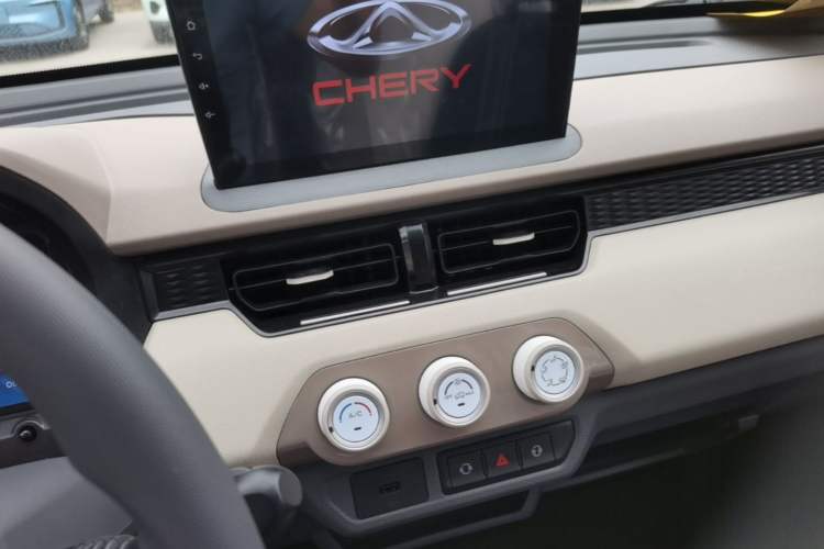 Used Chery QQ Ice Cream 2025 205km Qi Energy Version Audio And AC Panel