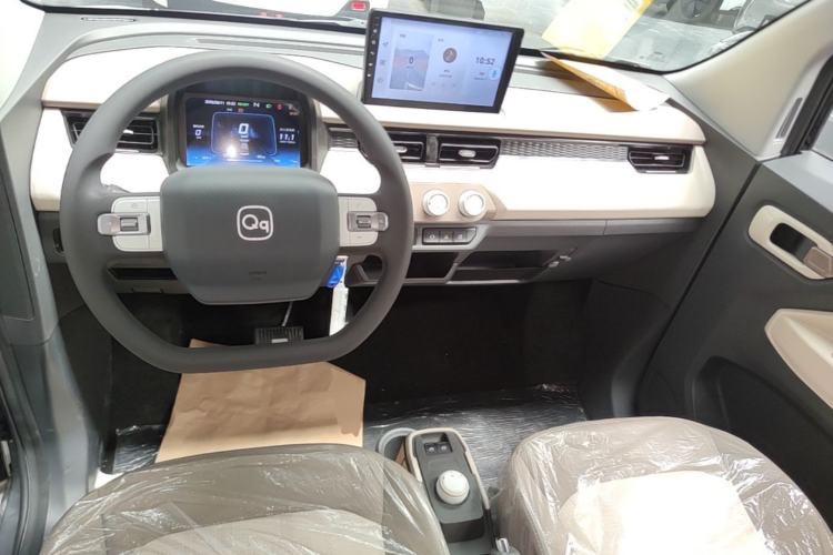Used Chery QQ Ice Cream 2025 205km Qi Energy Version Center Console