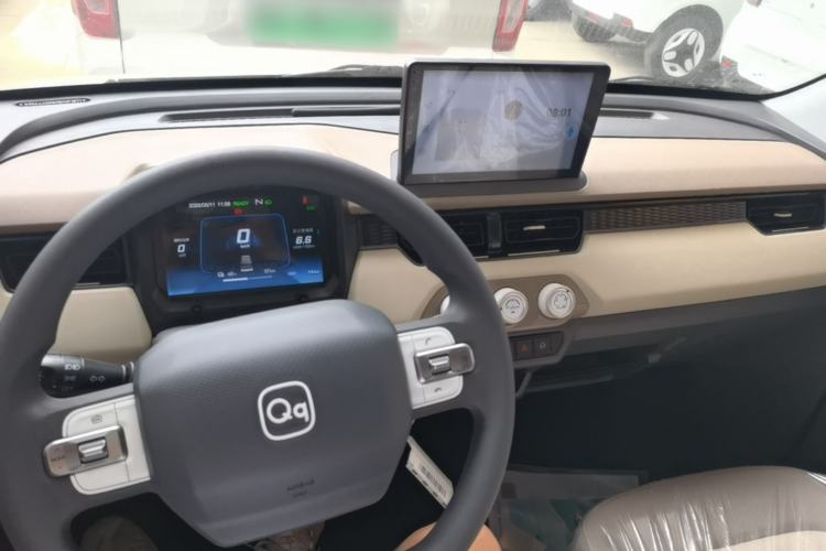 Used Chery QQ Ice Cream 2025 205km Qi Energy Version Center Console