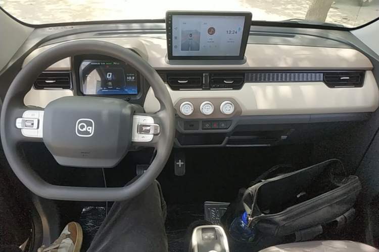 Used Chery QQ Ice Cream 2025 205km Qi Energy Version Center Console