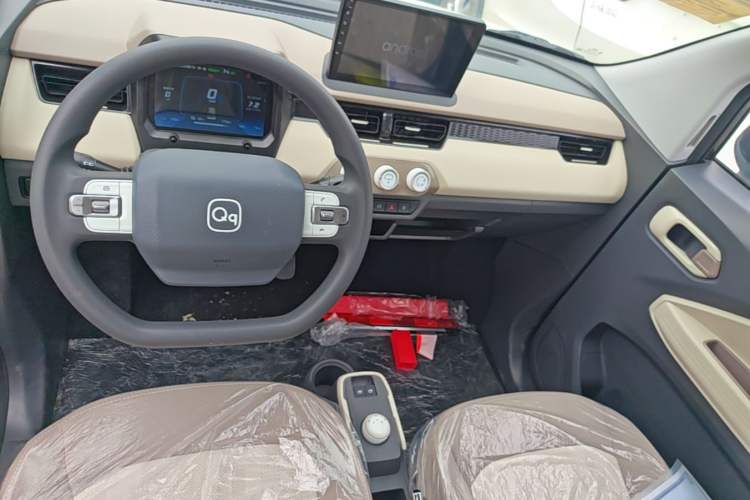 Used Chery QQ Ice Cream 2025 205km Qi Energy Version Center Console