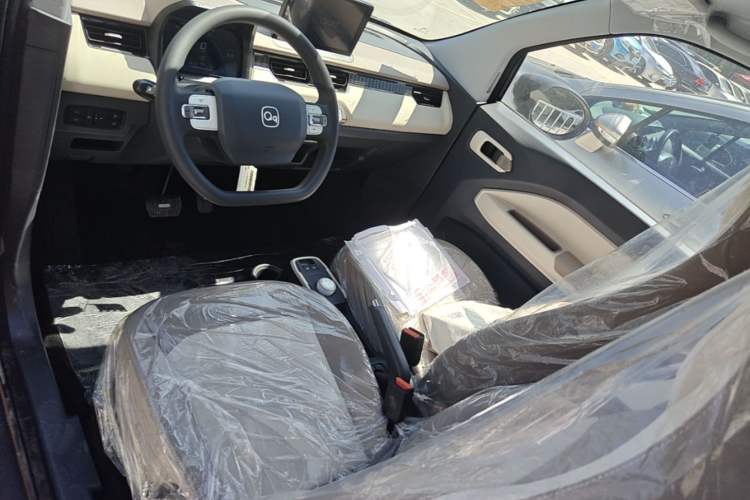 Used Chery QQ Ice Cream 2025 205km Qi Energy Version Center Console
