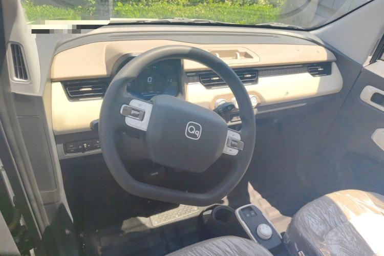 Used Chery QQ Ice Cream 2025 Model 205km Sundae Edition Center Console
