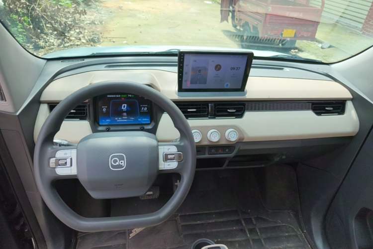 Used Chery QQ Ice Cream 2025 205km Qi Energy Version Center Console