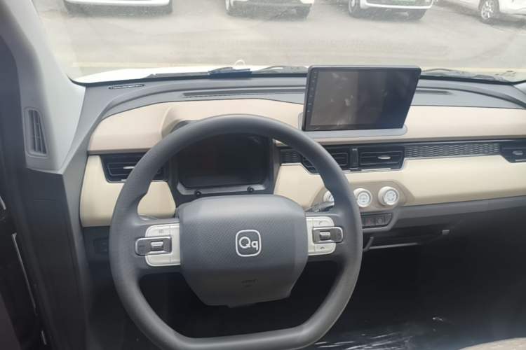 Used Chery QQ Ice Cream 2025 205km Qi Energy Version Center Console
