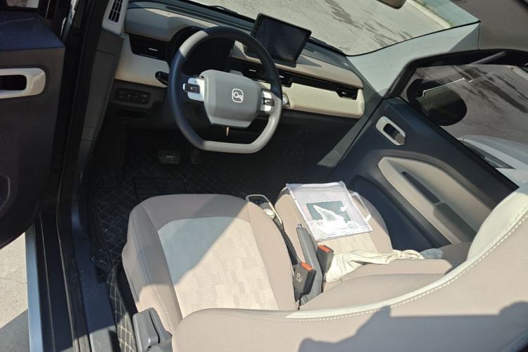 Used Chery QQ Ice Cream 2025 205km Qi Energy Version Center Console
