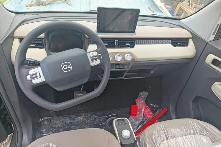 Used Chery QQ Ice Cream 2025 205km Qi Energy Version Center Console
