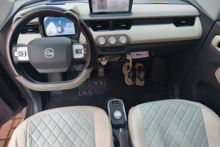 Used Chery QQ Ice Cream 2025 205km Qi Energy Version Center Console