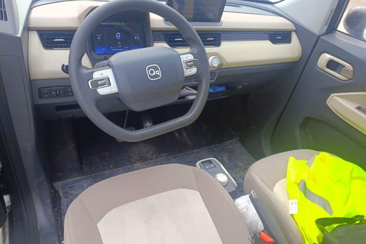 Used Chery QQ Ice Cream 2025 205km Qi Energy Version Center Console