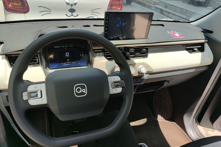 Used Chery QQ Ice Cream 2025 205km Qi Energy Version Center Console