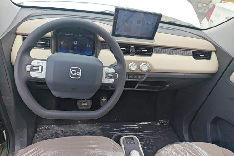 Used Chery QQ Ice Cream 2025 205km Qi Energy Version Center Console