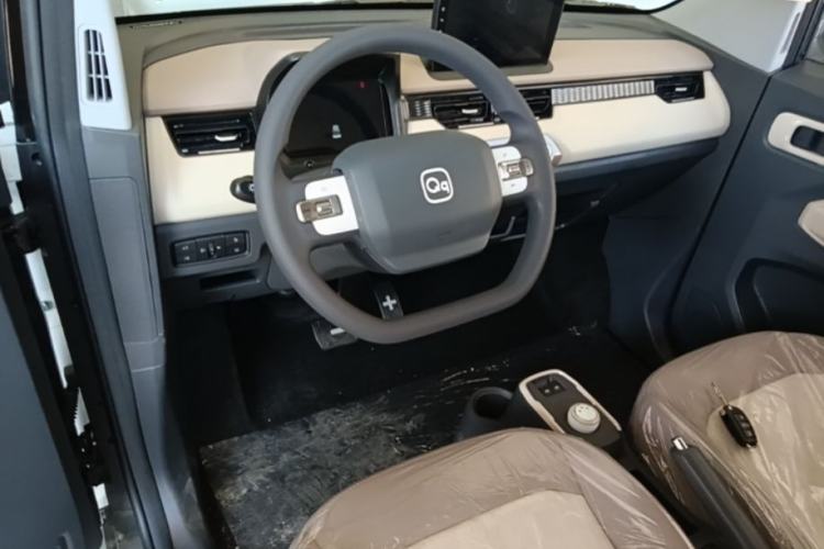 Used Chery QQ Ice Cream 2025 205km Qi Energy Version Center Console