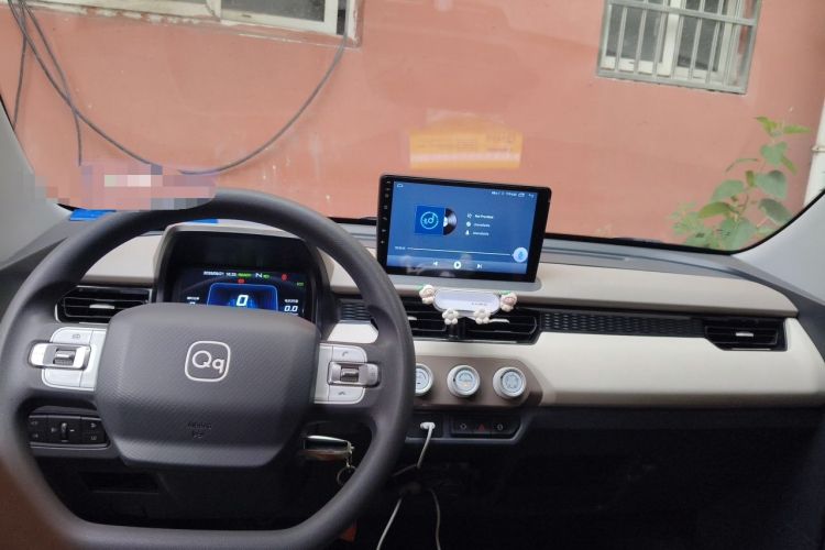 Used Chery QQ Ice Cream 2025 205km Qi Energy Version Center Console