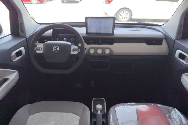 Used Chery QQ Ice Cream 2025 205km Qi Energy Version Center Console