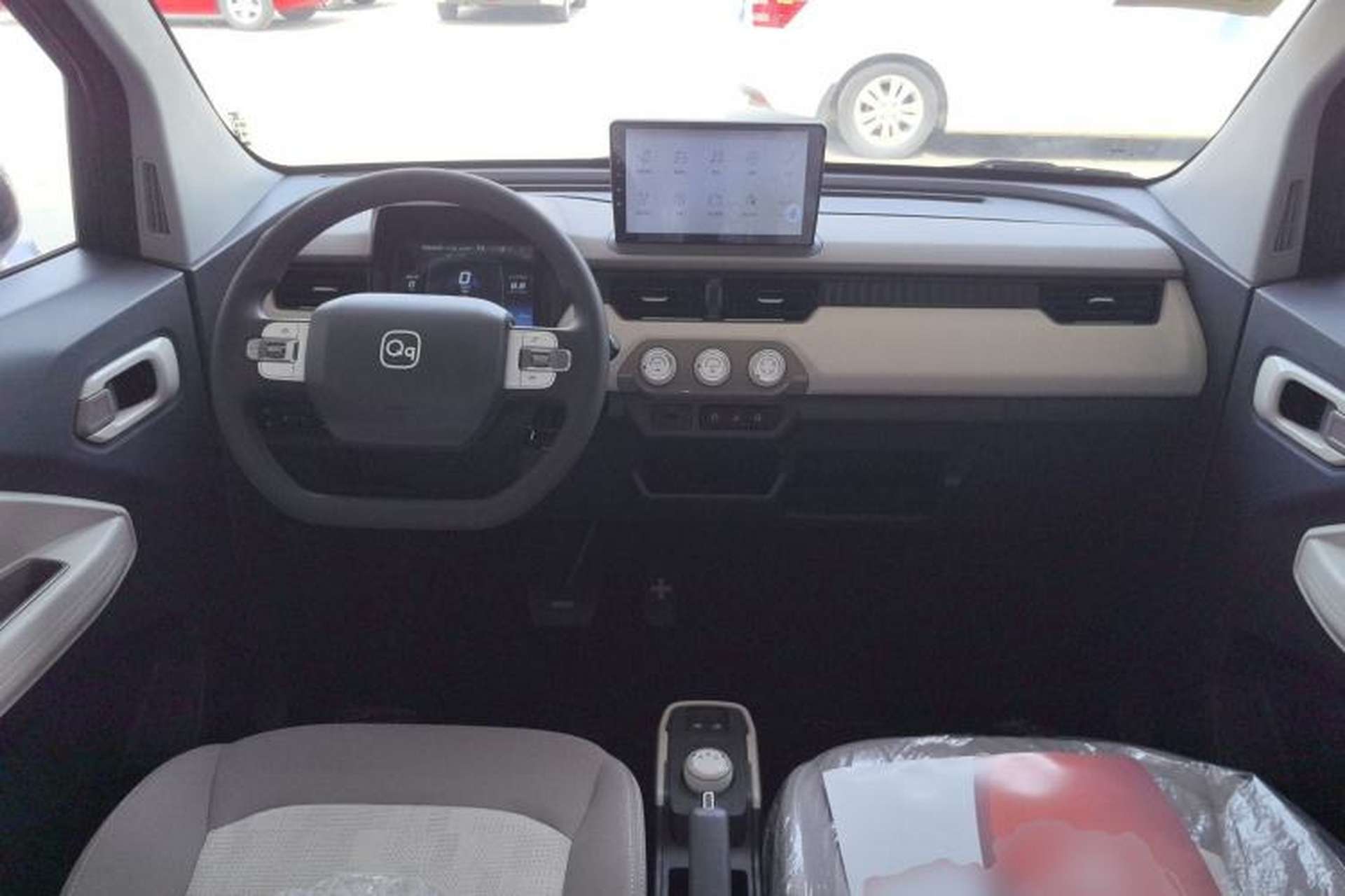 Used Chery QQ Ice Cream 2025 205km Qi Energy Version Center Console