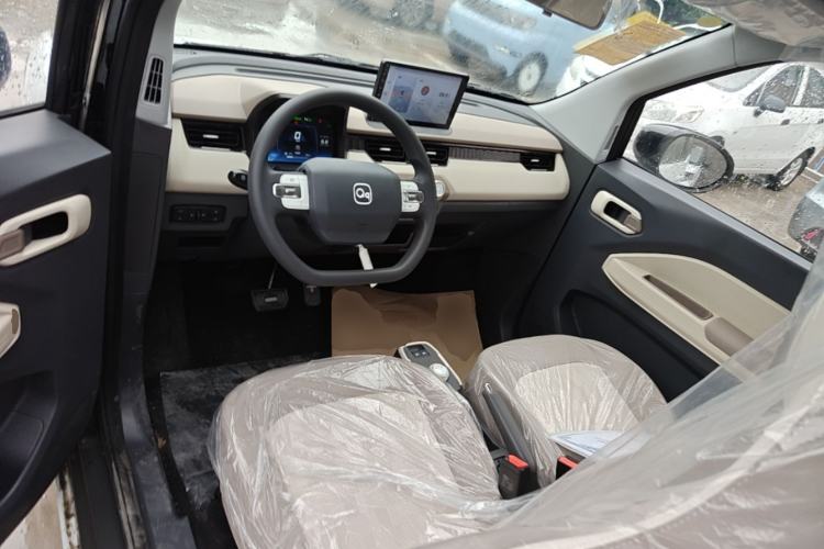 Used Chery QQ Ice Cream 2025 205km Qi Energy Version Center Console