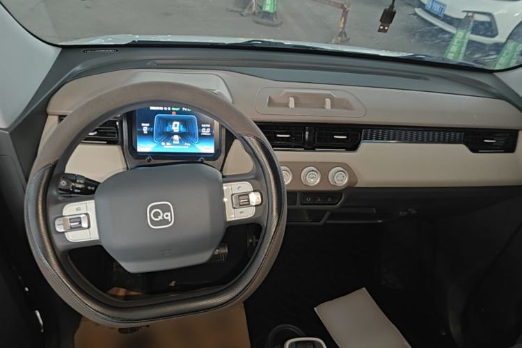 Used Chery QQ Ice Cream 2025 Model 205km Sundae Edition Center Console
