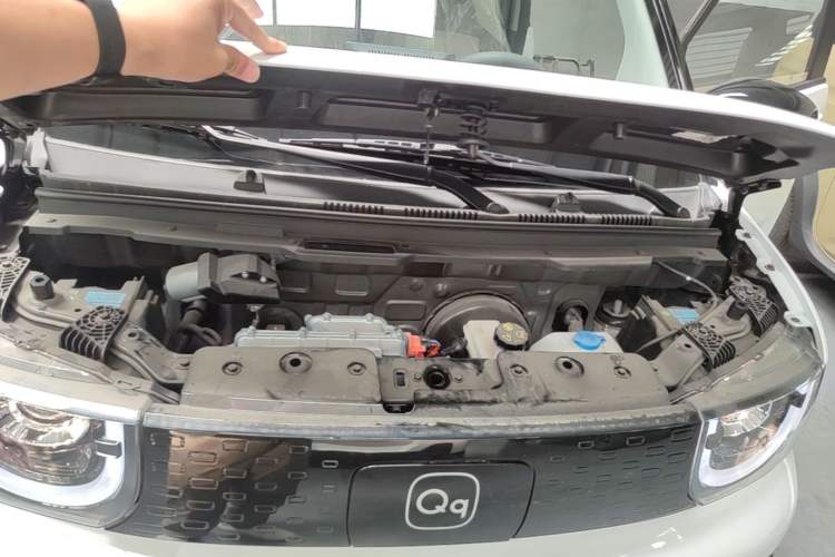 Used Chery QQ Ice Cream 2025 205km Qi Energy Version Engine Bay