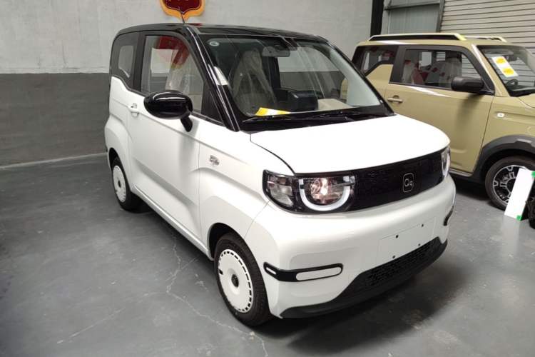 Used Chery QQ Ice Cream 2025 205km Qi Energy Version Front Right 45 Deg