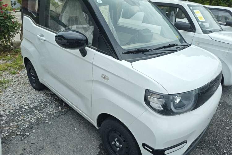 Used Chery QQ Ice Cream 2025 205km Qi Energy Version Front Right 45 Deg
