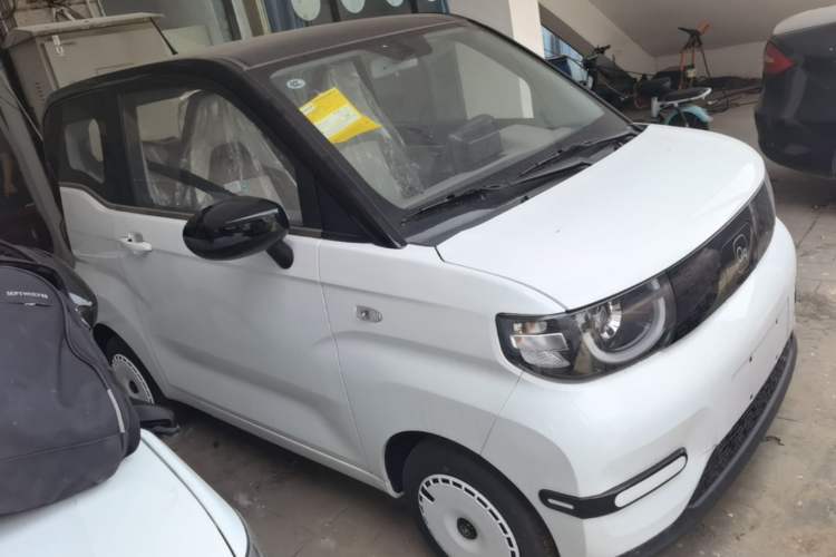 Used Chery QQ Ice Cream 2025 205km Qi Energy Version Front Right 45 Deg