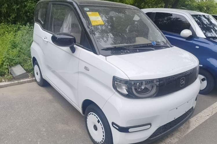 Used Chery QQ Ice Cream 2025 205km Qi Energy Version Front Right 45 Deg