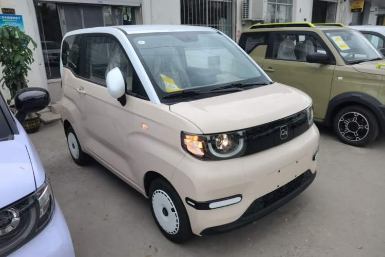 Used Chery QQ Ice Cream 2025 205km Qi Energy Version Front Right 45 Deg