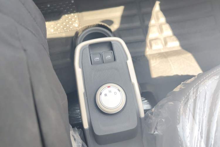 Used Chery QQ Ice Cream 2025 Model 205km Sundae Edition Gear Lever