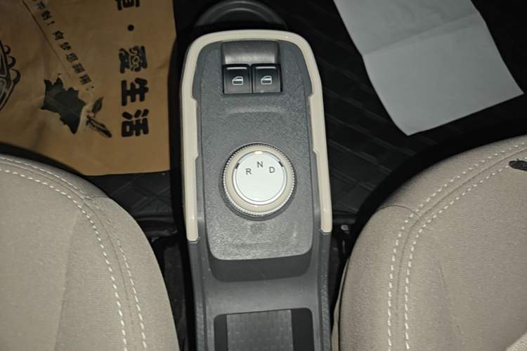 Used Chery QQ Ice Cream 2025 Model 205km Sundae Edition Gear Lever