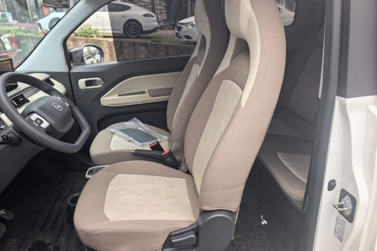 Used Chery QQ Ice Cream 2025 155km Sundae Edition Interior 5
