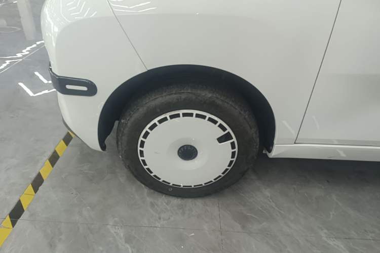 Used Chery QQ Ice Cream 2025 155km Sundae Edition Left Front Wheel Hub