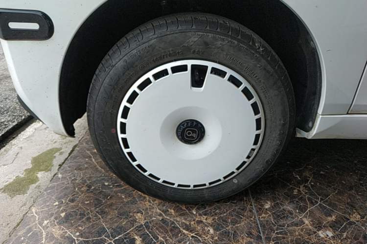 Used Chery QQ Ice Cream 2025 155km Sundae Edition Left Front Wheel Hub