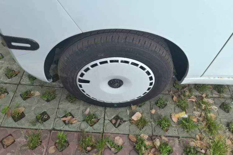Used Chery QQ Ice Cream 2025 205km Qi Energy Version Left Front Wheel Hub
