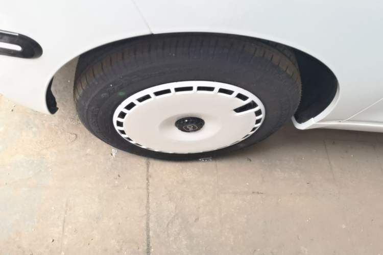 Used Chery QQ Ice Cream 2025 205km Qi Energy Version Left Front Wheel Hub
